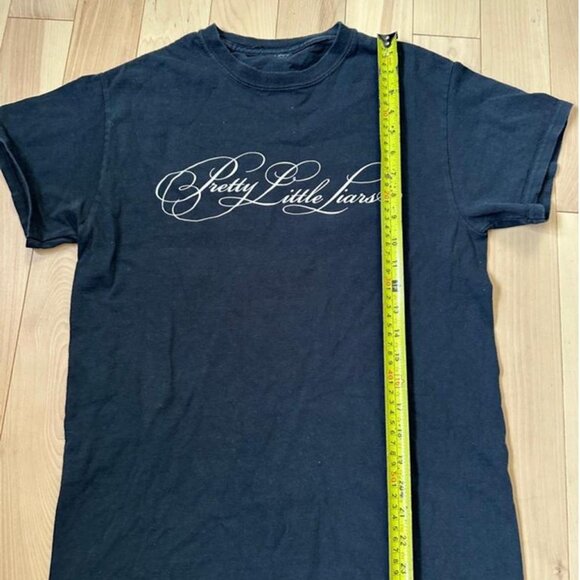Vintage Pretty Little Liars promo tee. - Picture 3 of 5